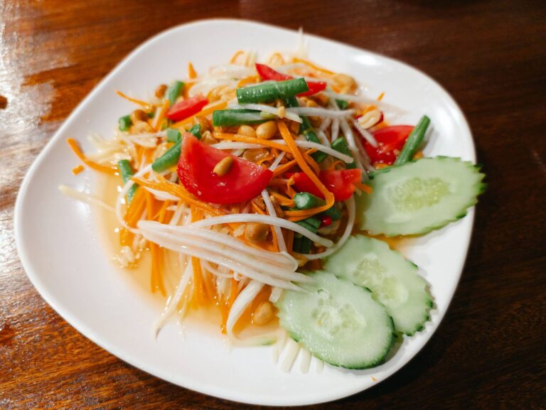 Best 10 Foods You Must Try in Bangkok - Som Tum