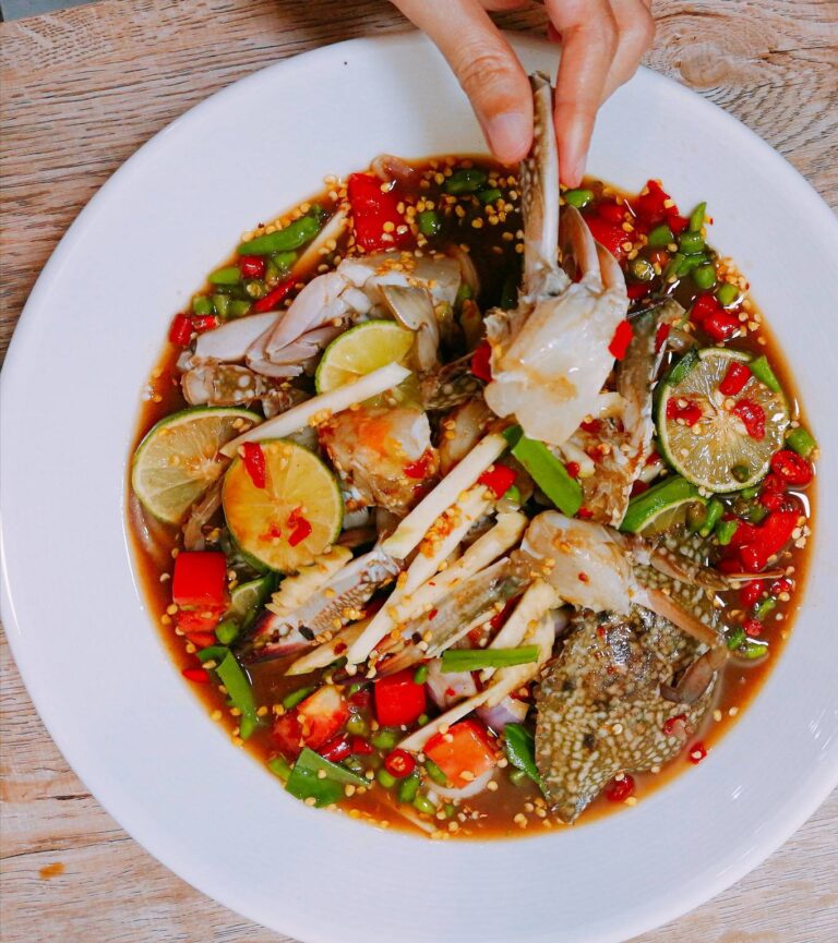 Best 10 Foods You Must Try in Bangkok - crab fried rice bangkhok