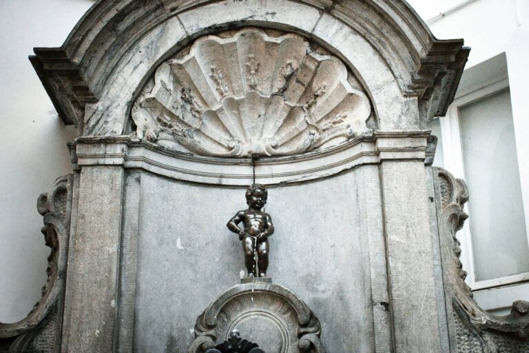 Best 10 Things to See in Brussels Manneken pis