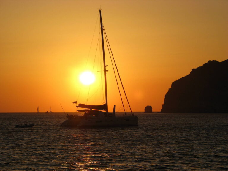 Catamaran Cruise santorini - Best 10 Couples Things to Do in Santorin
