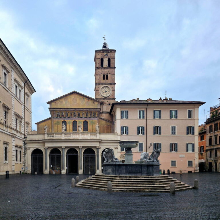 Piazza di Santa Maria in Trastevere - Best 10 Things to See in Rome